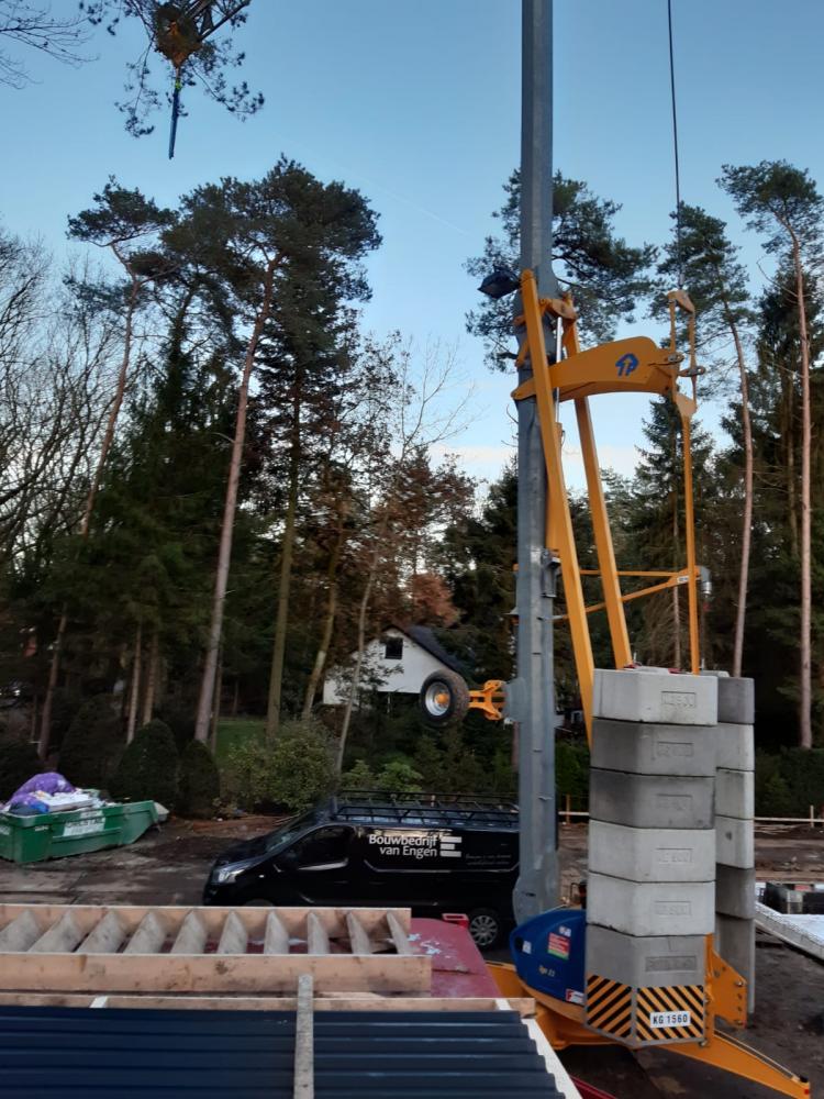 Bouwbedrijf van Engen BV - Ecologische villa, Driebergen-Rijsenburg - Electrische hijskraan in gebruik genomen