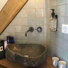 Bouwbedrijf van Engen - Ecologische eigen woning, Kockengen - Binnen kijken: badkamer ouders stenen waskom