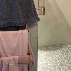 Bouwbedrijf van Engen - Ecologische eigen woning, Kockengen - Binnen kijken: badkamer ouders Portugeze tegels