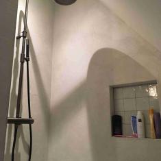 Bouwbedrijf van Engen - Ecologische eigen woning, Kockengen - Binnen kijken: badkamer ouders douchekraan kleur oud ijzer