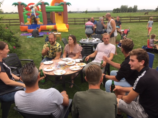 Bouwbedrijf van Engen BV - Zomer BBQ 2019 op terras Portengen