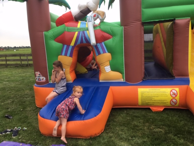 Bouwbedrijf van Engen BV - Zomer BBQ 2019 op terras Portengen