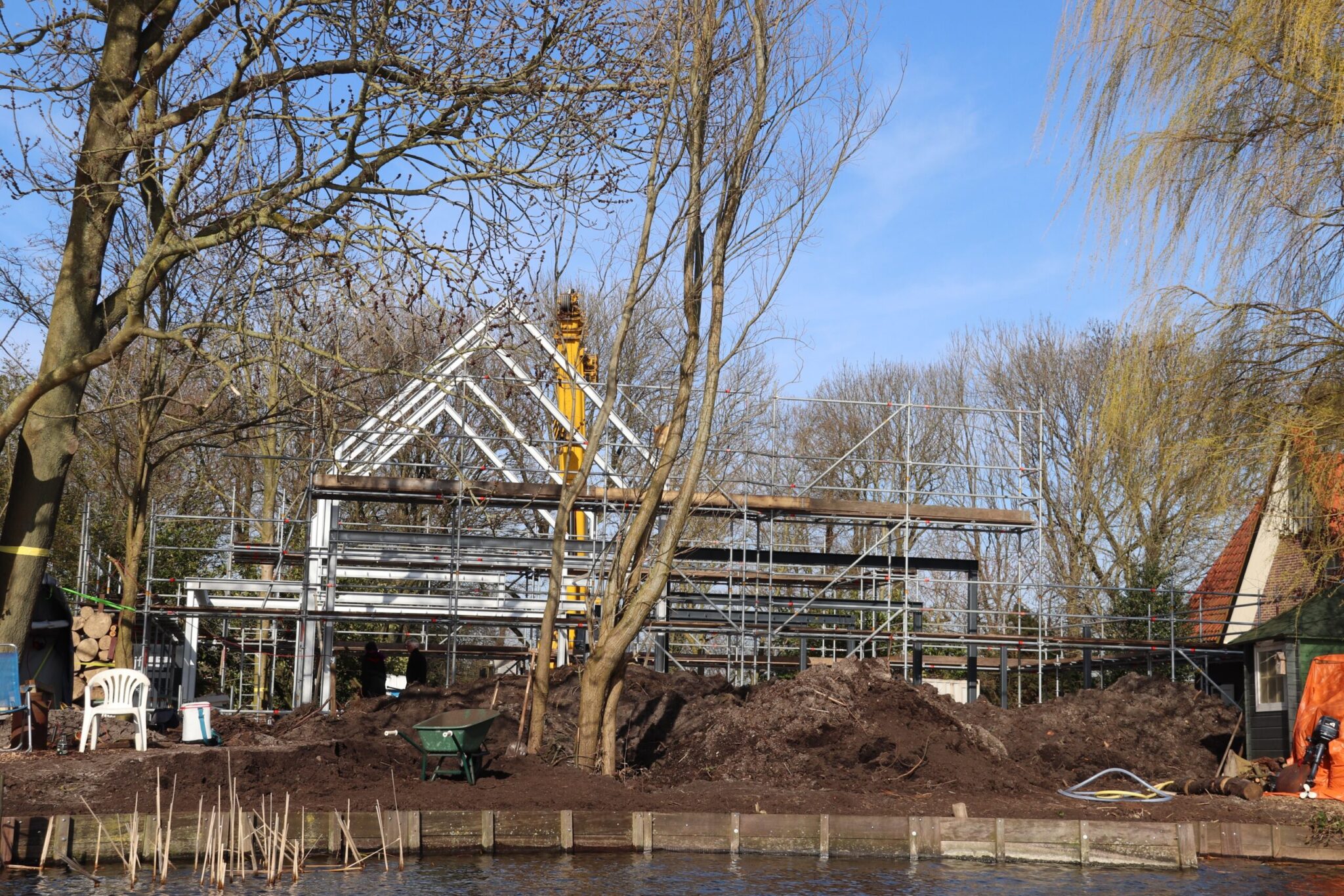 Nieuwsbericht: Casco project Dubbel ecologisch woonhuis Uithoorn de lucht in