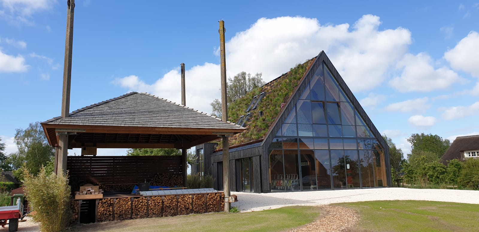 Bouwbedrijf van Engen BV - Ecologische villa, bijgebouw en hooimijt, Westbroek