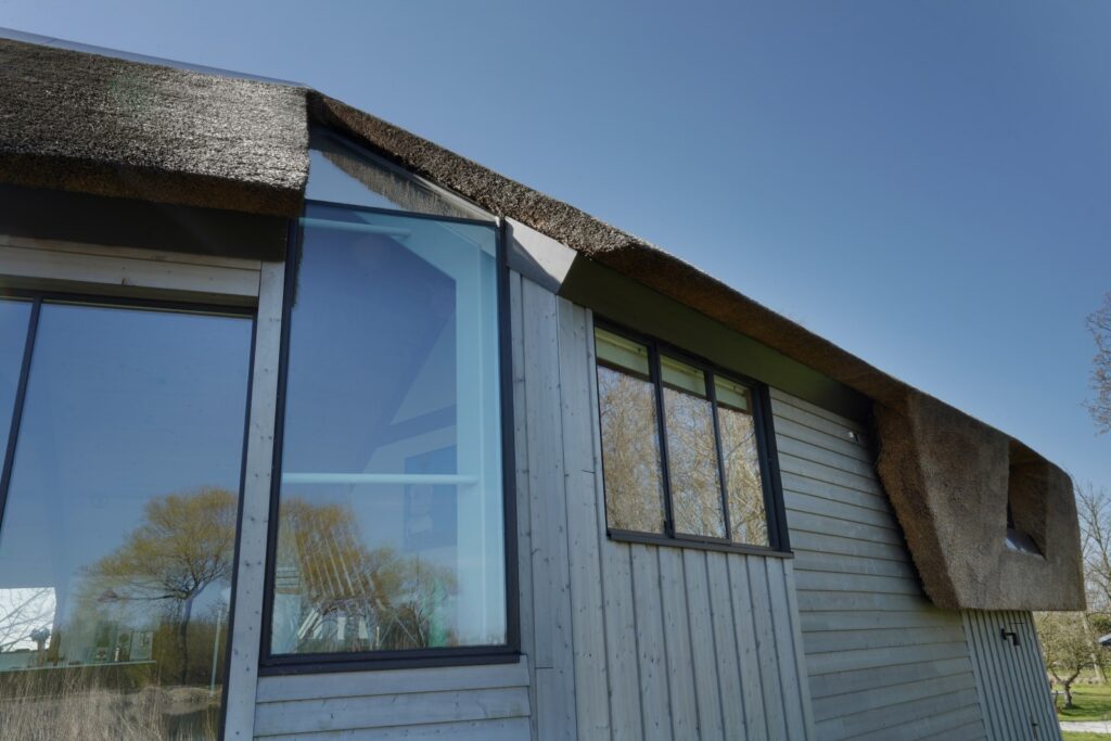 Bouwbedrijf van Engen - Duurzame dijk woning, het Groene Hart - Robert Koelewijn Fotografie