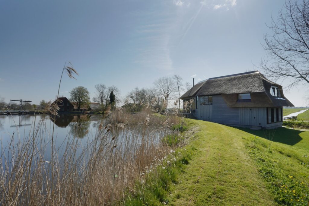 Bouwbedrijf van Engen BV - Duurzaam dijkhuis, het Groene Hart - Robert Koelewijn Fotografie