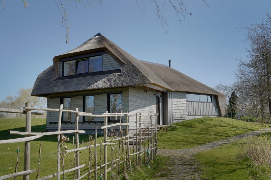 Bouwbedrijf van Engen BV - Duurzaam dijkhuis, het Groene Hart - Robert Koelewijn Fotografie