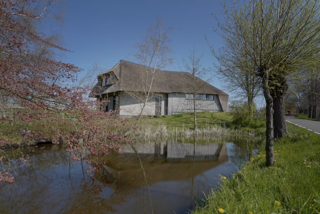 Bouwbedrijf van Engen BV - Duurzaam dijkhuis, het Groene Hart - Robert Koelewijn Fotografie