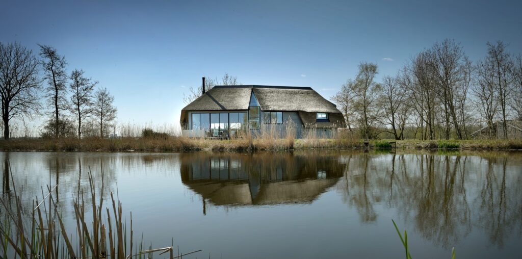 Bouwbedrijf van Engen BV - Duurzaam dijkhuis, het Groene Hart - Robert Koelewijn Fotografie