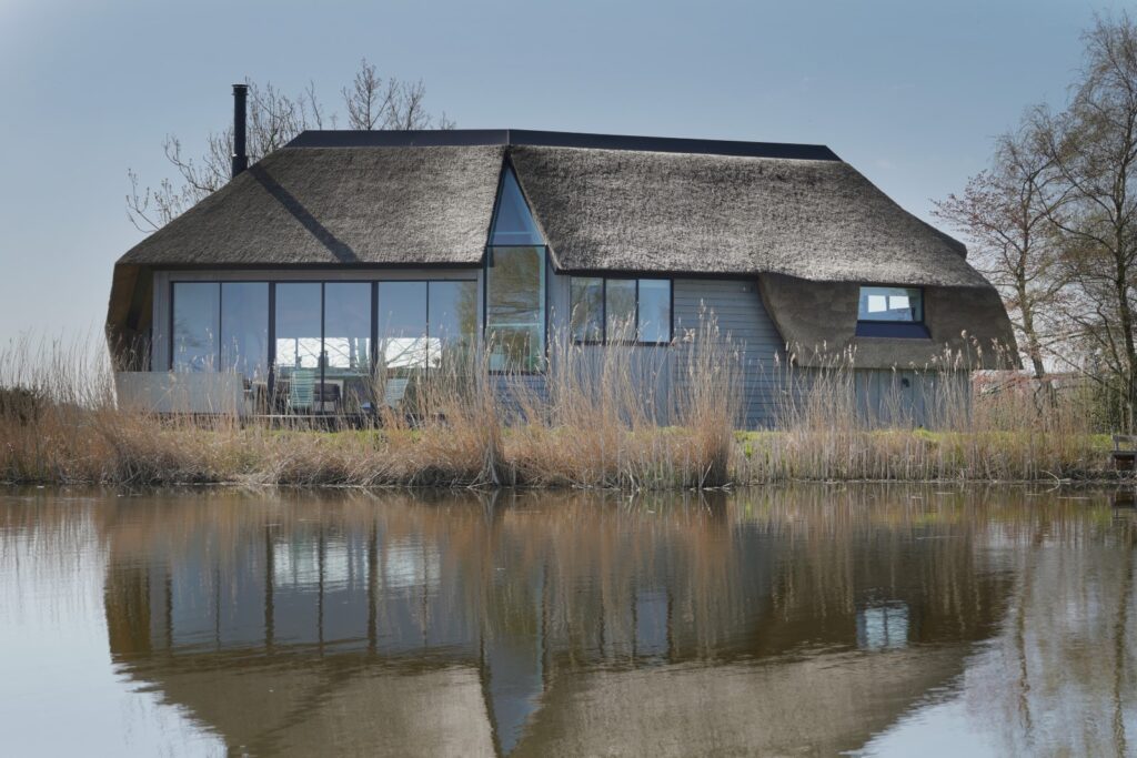 Bouwbedrijf van Engen - Duurzame dijk woning, het Groene Hart - Robert Koelewijn Fotografie