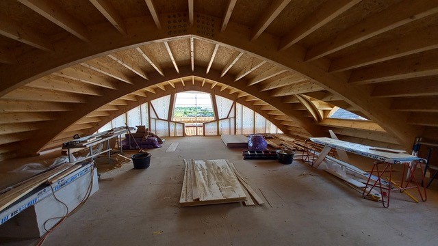Nieuws: Strobalen isolatie geplaatst bij Ecologische boerderij, Werkhoven