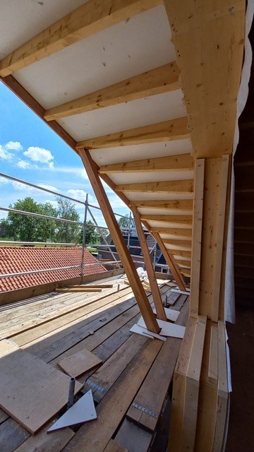 Nieuws: Strobalen isolatie geplaatst bij Ecologische boerderij, Werkhoven