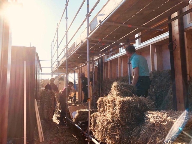 Bouwbedrijf van Engen BV - Ecologische boerderij, Werkhoven - Strobalen isolatie