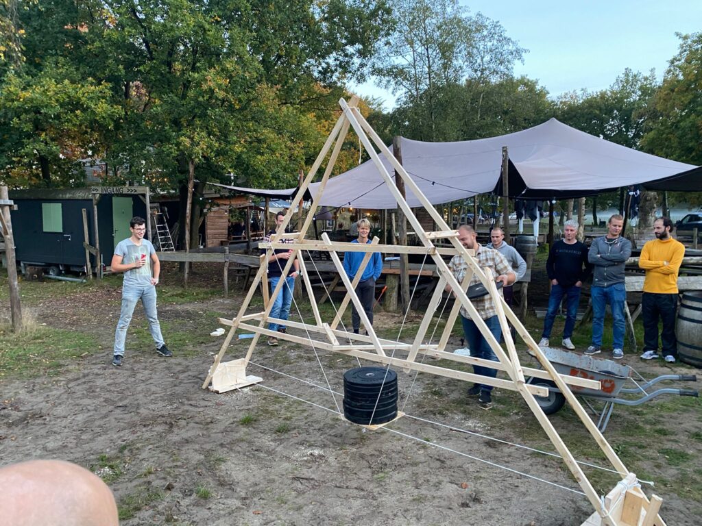 Nieuws - BvE Personeelsuitje Klimbos en Bruggen bouwen Lage Vuursche