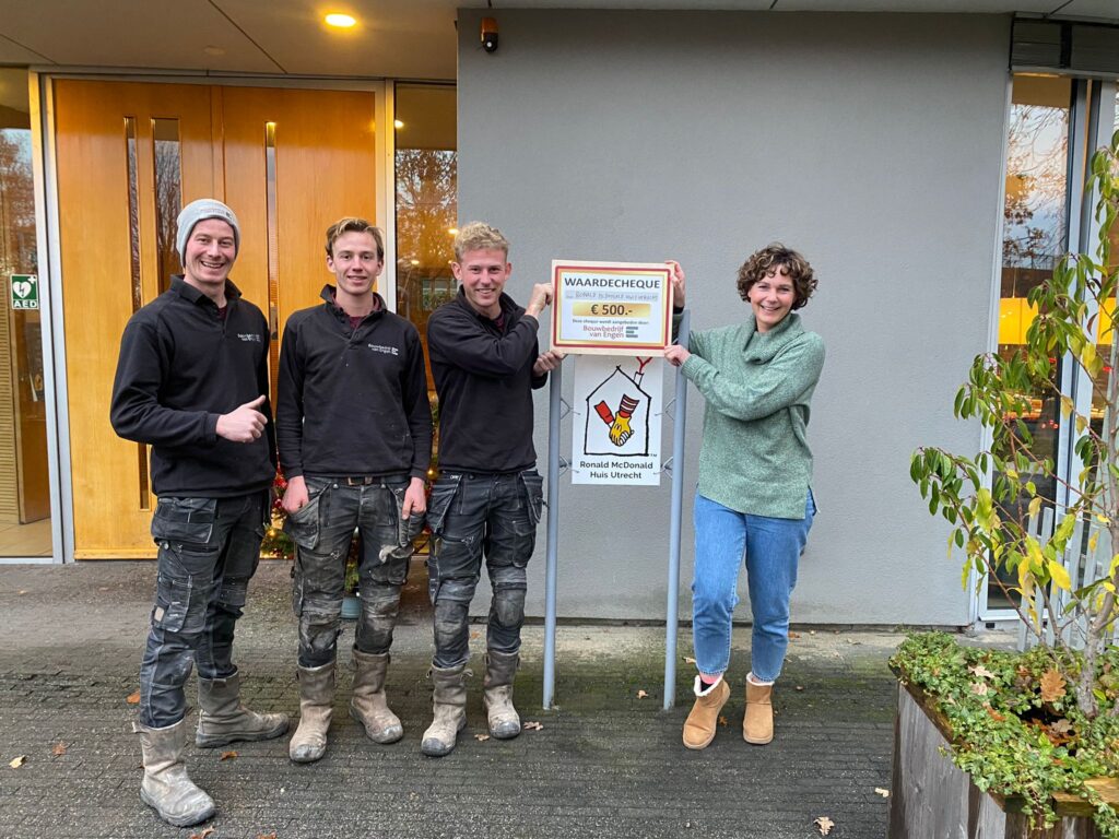 Nieuws - Kerstdonatie Ronald Mc Donald Huis Utrecht door Nick, Jochem en Lucas namens team de Kwakel