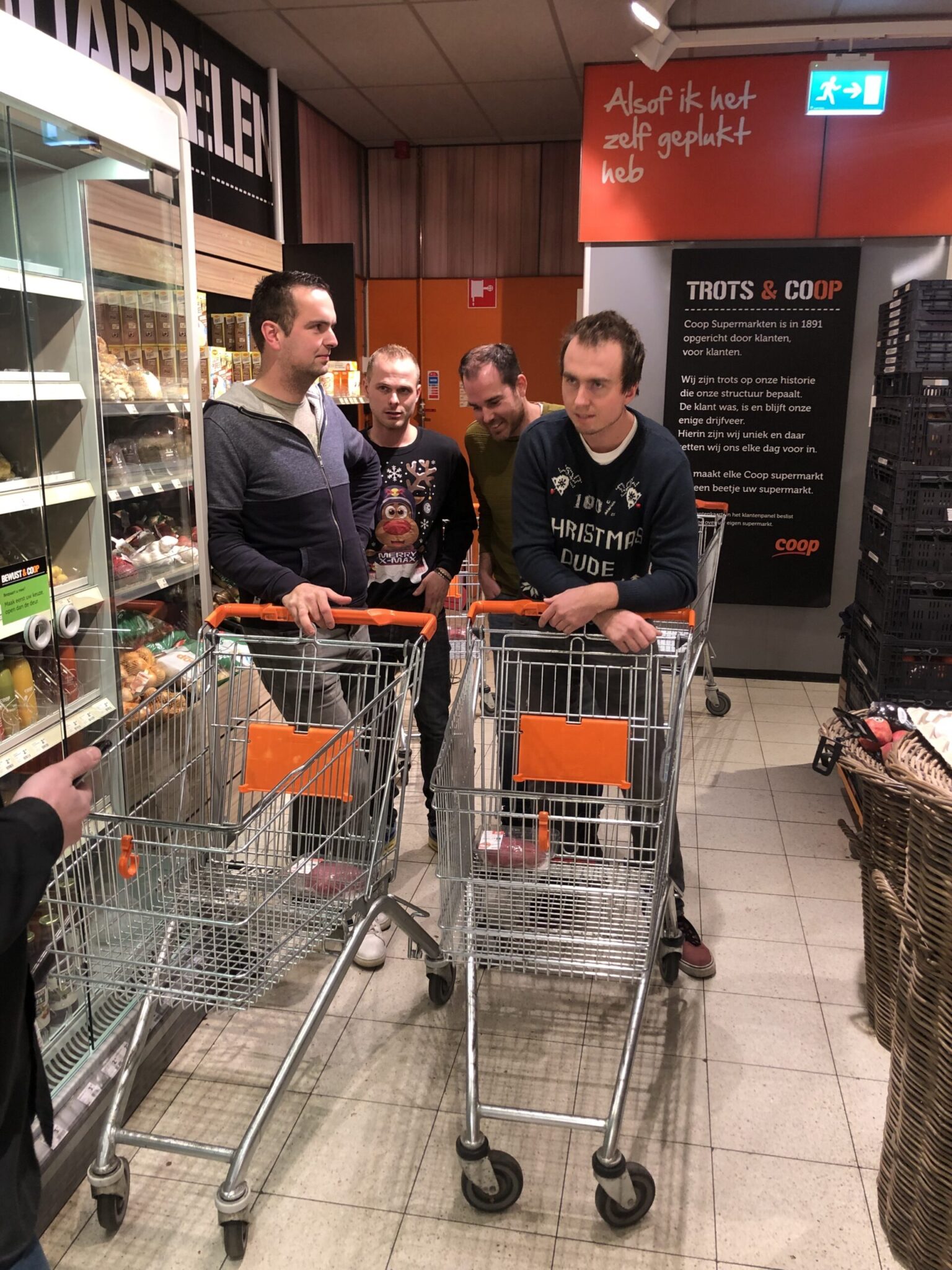 Nieuws - Kerstpakketten avond: 2 min gratis winkelen bij COOP Kockengen!