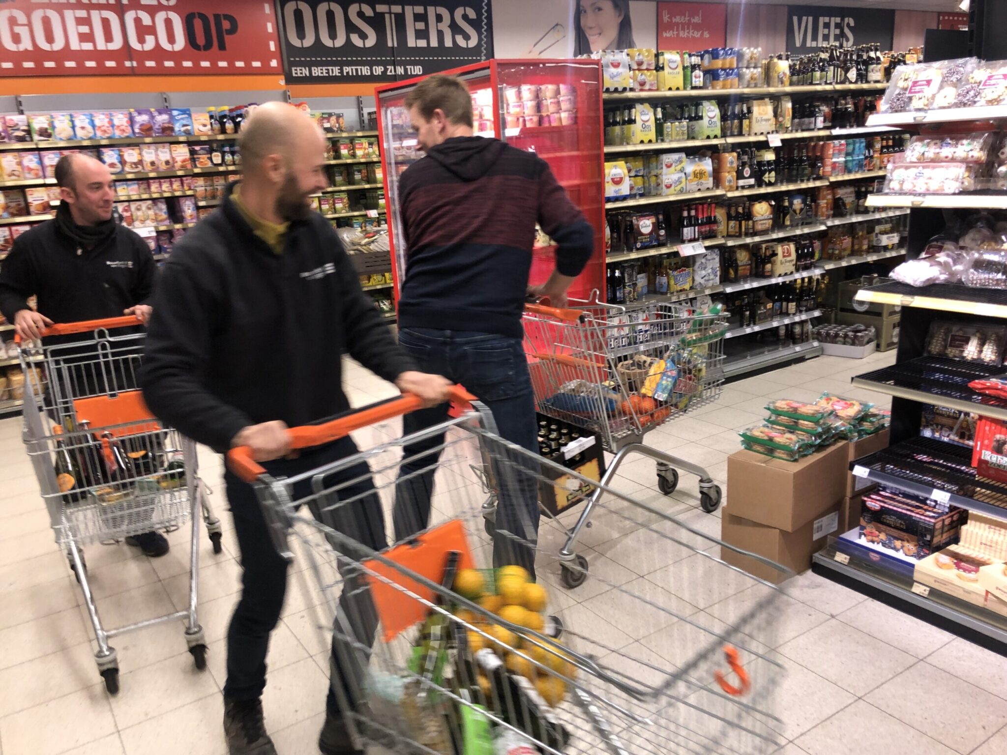 Nieuws - Kerstpakketten avond: 2 min gratis winkelen bij COOP Kockengen!