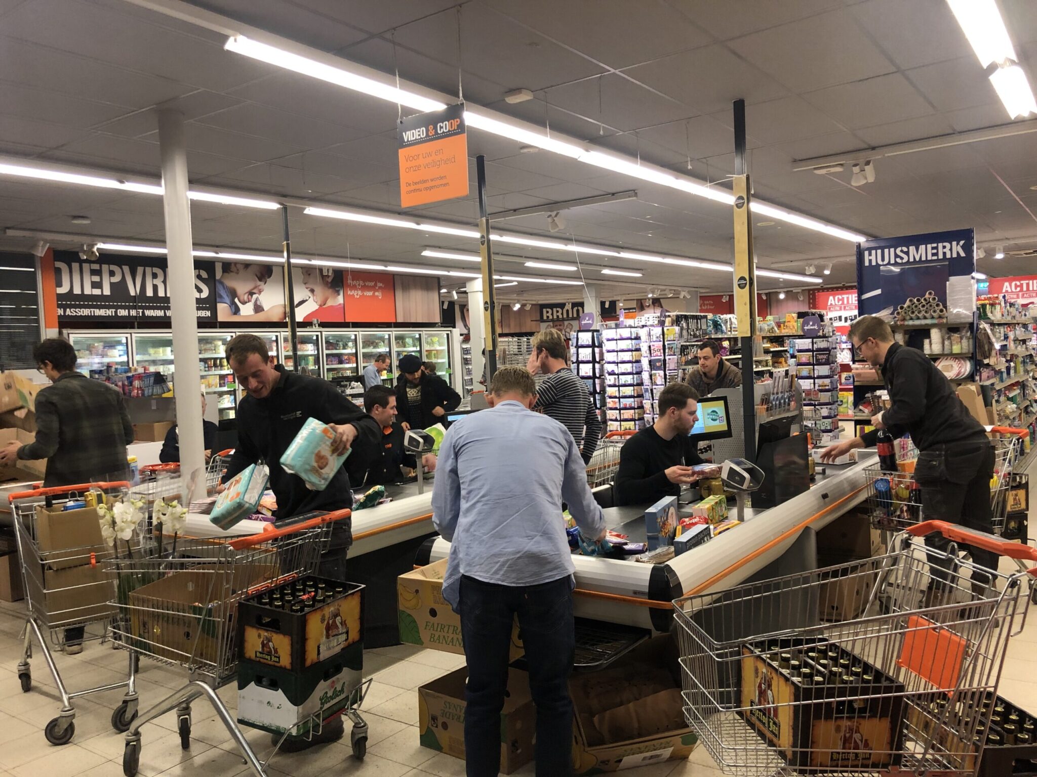 Nieuws - Kerstpakketten avond: 2 min gratis winkelen bij COOP Kockengen!