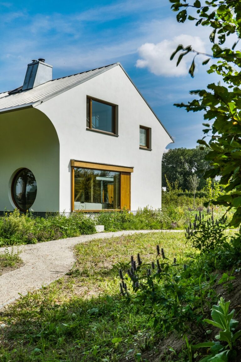 Bouwbedrijf van Engen BV - Ecologisch duurzaam woonhuis met hooitasschuur en fietsenberging, Zeist - Robert Koelewijn Fotografie