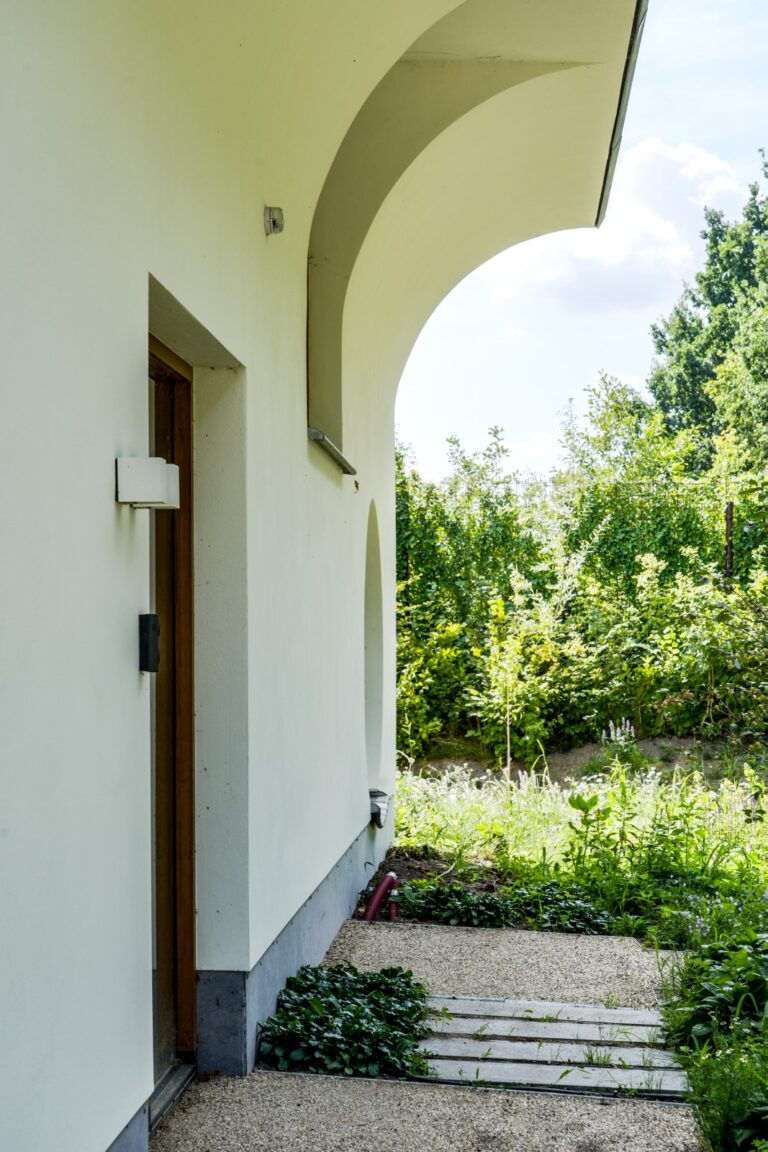 Bouwbedrijf van Engen BV - Ecologisch duurzaam woonhuis met hooitasschuur en fietsenberging, Zeist - Robert Koelewijn Fotografie