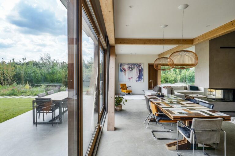 Bouwbedrijf van Engen BV - Ecologisch duurzaam woonhuis met hooitasschuur en fietsenberging, Zeist - Robert Koelewijn Fotografie