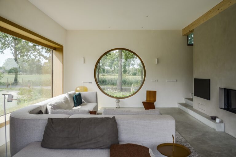 Bouwbedrijf van Engen BV - Ecologisch duurzaam woonhuis met hooitasschuur en fietsenberging, Zeist - Robert Koelewijn Fotografie