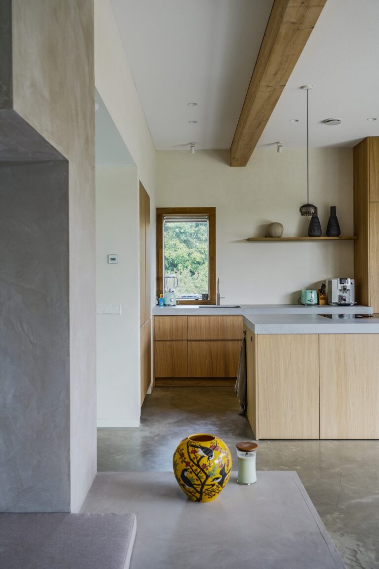 Bouwbedrijf van Engen BV - Ecologisch duurzaam woonhuis met hooitasschuur en fietsenberging, Zeist - Robert Koelewijn Fotografie