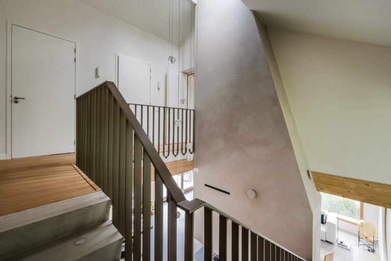 Bouwbedrijf van Engen BV - Ecologisch duurzaam woonhuis met hooitasschuur en fietsenberging, Zeist - Robert Koelewijn Fotografie