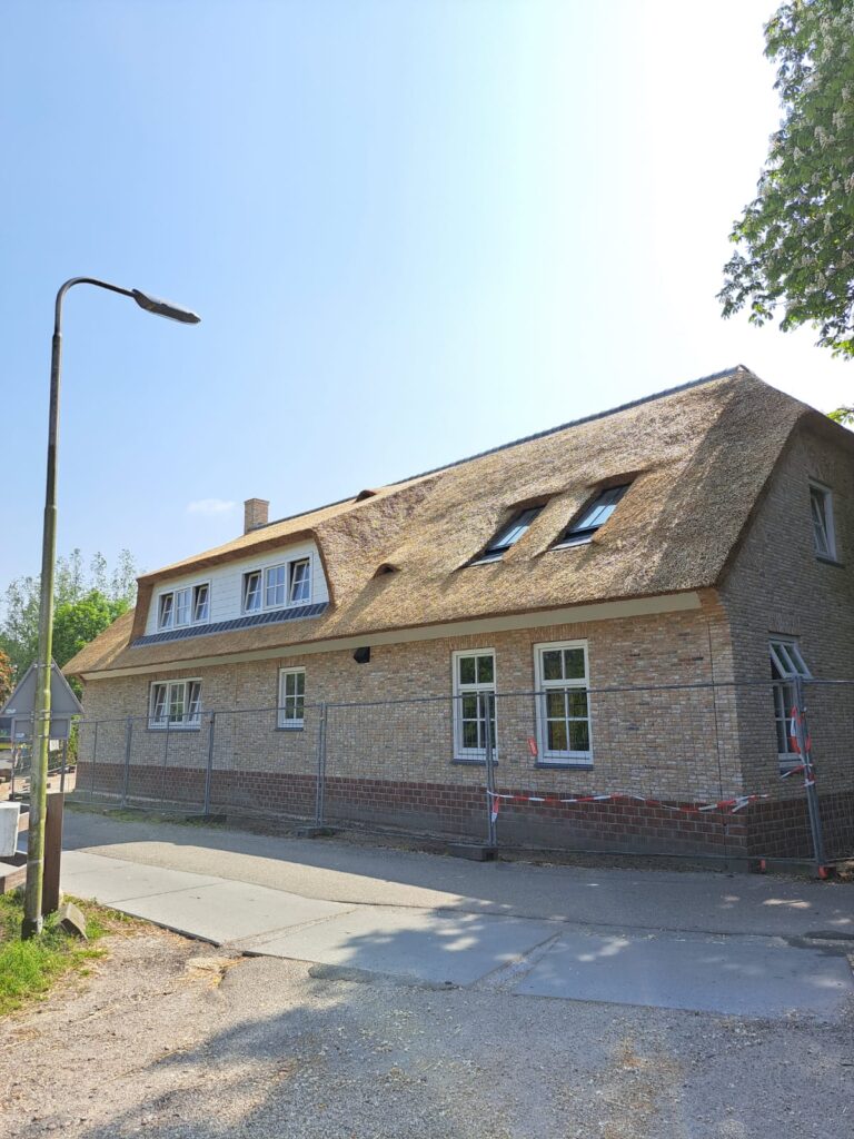 Bouwbedrijf van Engen BV - Herbouw boerderij met bijgebouw, Zevenhuizen