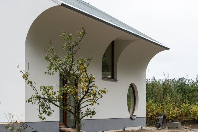 Bouwbedrijf van Engen BV - Ecologisch duurzaam woonhuis met hooitasschuur en fietsenberging, Zeist - foto's van OAO Open Architecture Office