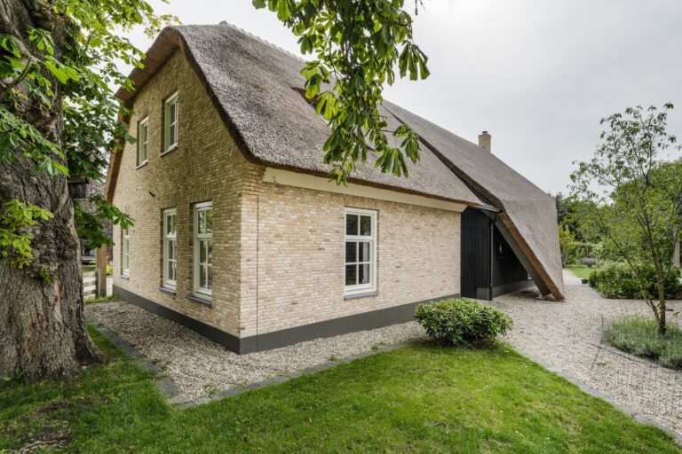 Bouwbedrijf van Engen BV - Herbouw boerderij met bijgebouw, Zevenhuizen - Robert Koelewijn Fotografie