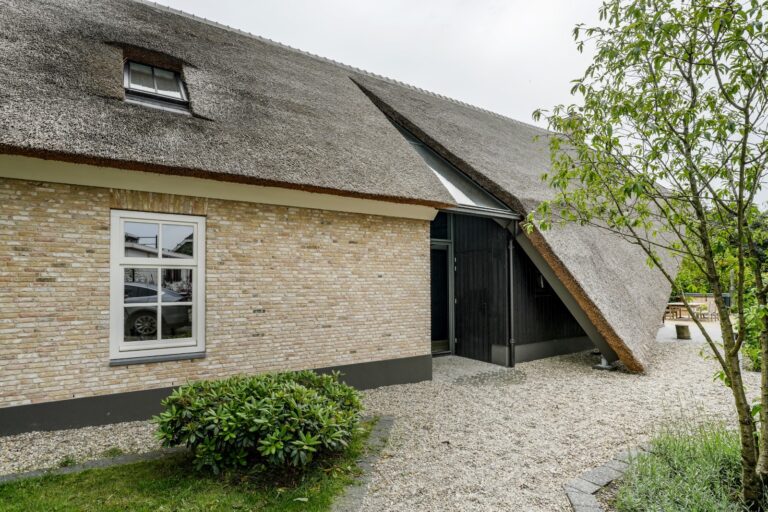 Bouwbedrijf van Engen BV - Herbouw boerderij met bijgebouw, Zevenhuizen - Robert Koelewijn Fotografie