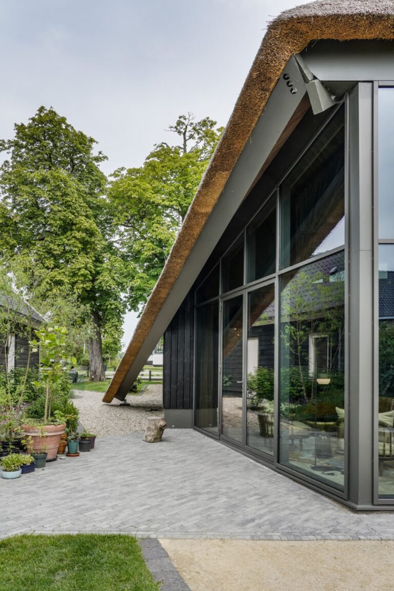 Bouwbedrijf van Engen BV - Herbouw boerderij met bijgebouw, Zevenhuizen - Robert Koelewijn Fotografie