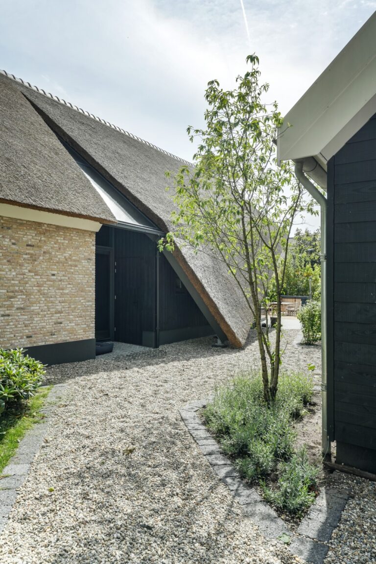 Bouwbedrijf van Engen BV - Herbouw boerderij met bijgebouw, Zevenhuizen - Robert Koelewijn Fotografie