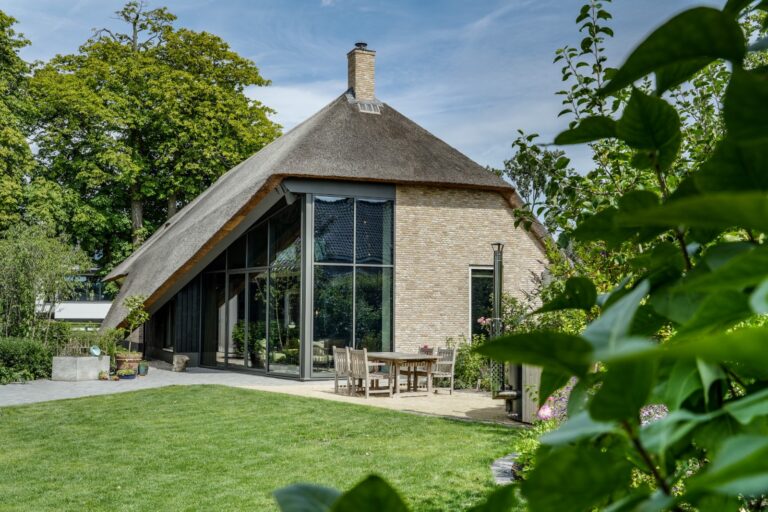 Bouwbedrijf van Engen BV - Herbouw boerderij met bijgebouw, Zevenhuizen - Robert Koelewijn Fotografie